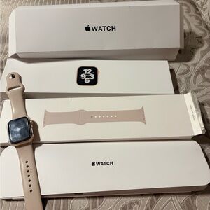 Apple Smartwatch - Gold and Cream